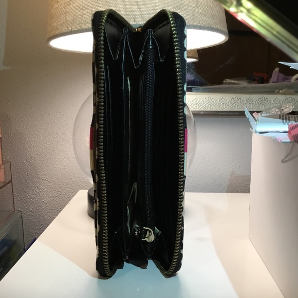 KATE SPADE ZIP AROUND WALLET CALL OUT - Picture 3 of 10